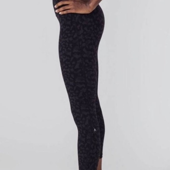 ACTA Leopard High Rise Leggings - Picture 2 of 5
